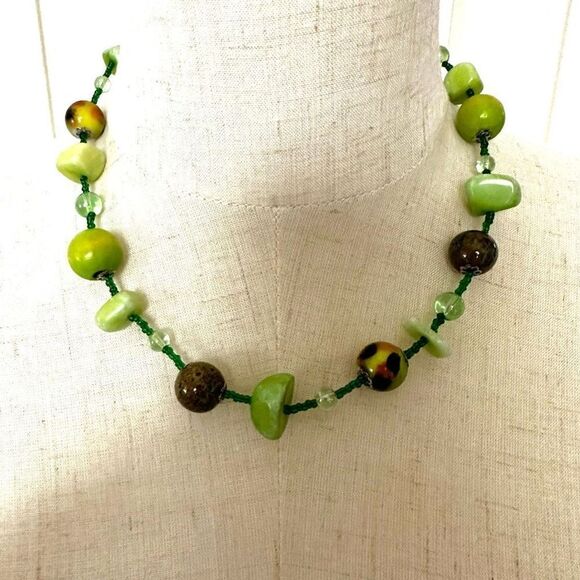 Green beaded necklace - Picture 1 of 7